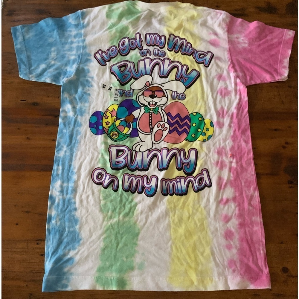 Buccees Easter Tie Dyed Pastels Bunny on My Mind Short Sleeve Tee Sz M